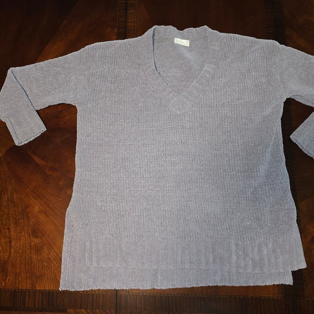 Altar'd State gray v-neck sweater size med